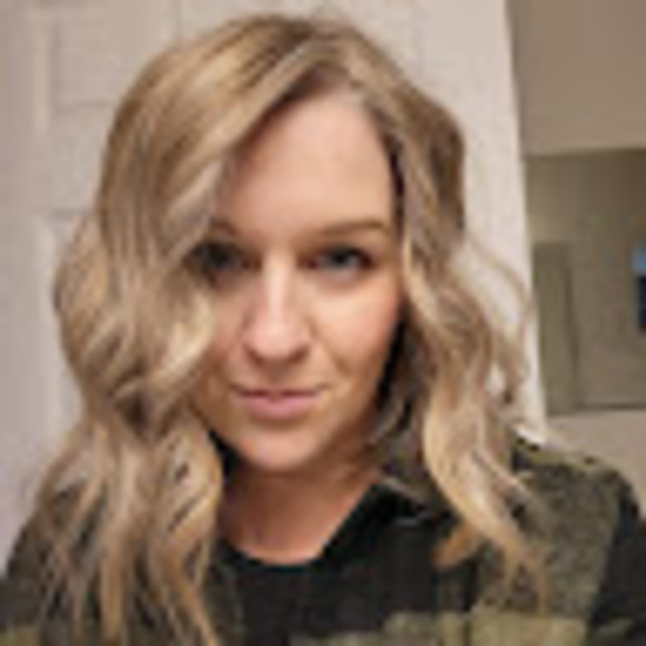 Meet your Posher, Michelle - Picture 1 of 1